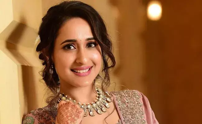 Pragya Jaiswal: ప్రగ్యా జైస్వాల్కు మళ్లీ కరోనా.. ఆందోళనలో ఆ సినిమా టీమ్ Pragya Jaiswal: ప్రగ్యా జైస్వాల్కు మళ్లీ కరోనా.. ఆందోళనలో ఆ సినిమా టీమ్