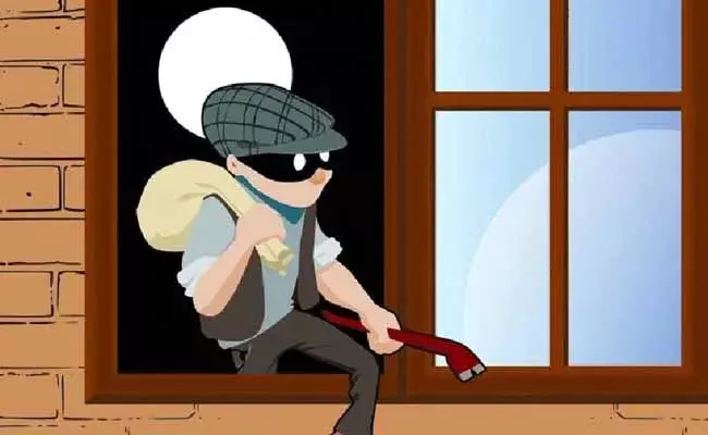 Vizianagaram: అత్తింట్లో అల్లుళ్లు దొంగతనం..!