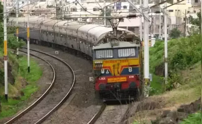RRC Recruitment 2021: టెన్త్ అర్హతతో వెస్ట్ సెంట్రల్ రైల్వేలో ఉద్యోగాలు.. RRC Recruitment 2021: టెన్త్ అర్హతతో వెస్ట్ సెంట్రల్ రైల్వేలో ఉద్యోగాలు..