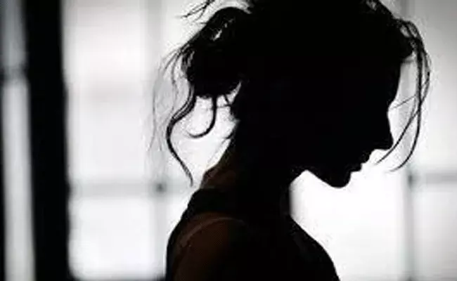 Dalit woman gang rape: గడ్డికోసం పొలానికి వెళ్లిన మహిళపై కామాంధులు.. Dalit woman gang rape: గడ్డికోసం పొలానికి వెళ్లిన మహిళపై కామాంధులు..