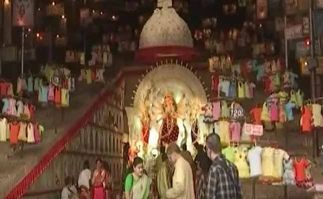 Devi Navaratrulu : కోల్‌కత్తాలో వెరైటీగా దేవి నవరాత్రి ఉత్సవాలు..!