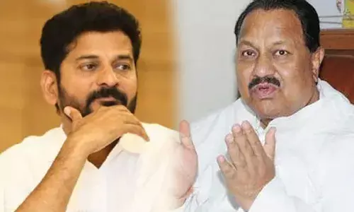 Revanth Reddy: డి శ్రీనివాస్ని కలిసిన రేవంత్ రెడ్డి.. వ్యూహం అదేనా!! Revanth Reddy: డి శ్రీనివాస్ని కలిసిన రేవంత్ రెడ్డి.. వ్యూహం అదేనా!!