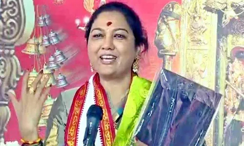 Hema Maa Elections :  రాత్రి గెలిచి ఉదయాన్నే ఎలా ఓడిపోయమో దుర్గమ్మకే తెలియాలి : హేమ Hema Maa Elections :  రాత్రి గెలిచి ఉదయాన్నే ఎలా ఓడిపోయమో దుర్గమ్మకే తెలియాలి : హేమ