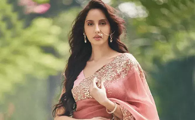 Nora Fatehi :  మనీలాండరింగ్ కేసులో ఈడీ ముందు హాజరైన నటి.. Nora Fatehi :  మనీలాండరింగ్ కేసులో ఈడీ ముందు హాజరైన నటి..