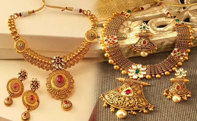 Gold Rate: పండగ వేళ పసిడి ధరలు స్థిరంగా.. వెండి కూడా అదే దారిలో.. Gold Rate: పండగ వేళ పసిడి ధరలు స్థిరంగా.. వెండి కూడా అదే దారిలో..
