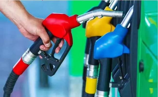 Petrol and diesel prices :  దేశంలో మళ్లీ పెరిగిన పెట్రోల్,   డీజిల్​ ధరలు.. హైదరాబాద్‌లో లీటర్ పెట్రోల్..!