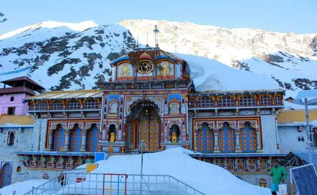 Badrinath temple : బద్రీనాథ్ ఆలయం మూసివేత..!