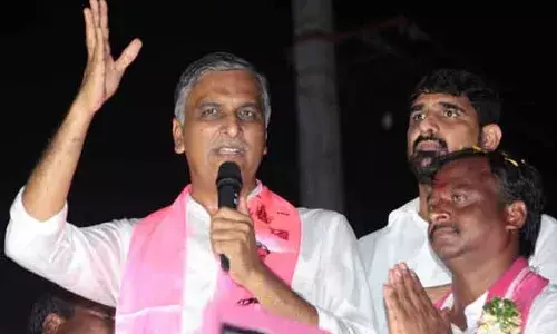 Harish Rao : ఈటల తప్పుడు ఆరోపణలు చేస్తూ సానుభూతి పొందే ప్రయత్నం చేస్తున్నారు..! Harish Rao : ఈటల తప్పుడు ఆరోపణలు చేస్తూ సానుభూతి పొందే ప్రయత్నం చేస్తున్నారు..!