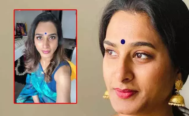 Surekha Vani Second Marriage : తాళిబొట్టుతో సురేఖా వాణి.. వైరల్ గా మారిన పిక్..రెండో పెళ్ళంటూ.! Surekha Vani Second Marriage : తాళిబొట్టుతో సురేఖా వాణి.. వైరల్ గా మారిన పిక్..రెండో పెళ్ళంటూ.!