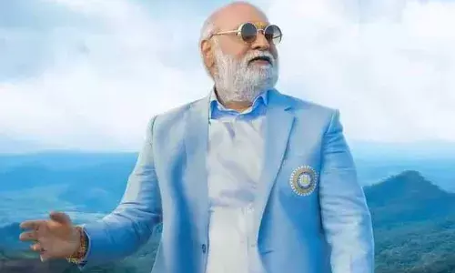 పెళ్లిసందDలో రాఘవేంద్రరావు  కూలింగ్ గ్లాసెస్ పెట్టుకొని ఎందుకు కనిపించారు.. చెబితే స్పెషల్ గిఫ్ట్..! పెళ్లిసందDలో రాఘవేంద్రరావు  కూలింగ్ గ్లాసెస్ పెట్టుకొని ఎందుకు కనిపించారు.. చెబితే స్పెషల్ గిఫ్ట్..!