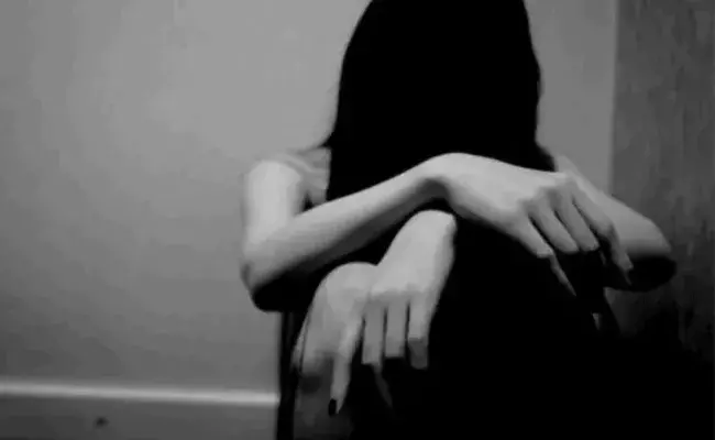 Karnataka girl kills parents: అమ్మానాన్న చెల్లిని, తమ్ముడినే ప్రేమగా చూస్తున్నారని.. Karnataka girl kills parents: అమ్మానాన్న చెల్లిని, తమ్ముడినే ప్రేమగా చూస్తున్నారని..