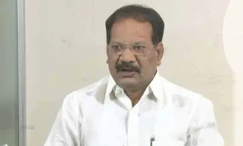 Nakka Anandbabu : నక్కా ఆనంద్బాబు ఇంటి వద్ద ఉద్రిక్తత..! Nakka Anandbabu : నక్కా ఆనంద్బాబు ఇంటి వద్ద ఉద్రిక్తత..!