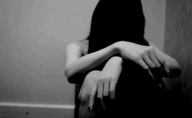 Karnataka girl kills parents: అమ్మానాన్న చెల్లిని, తమ్ముడినే ప్రేమగా చూస్తున్నారని.. Karnataka girl kills parents: అమ్మానాన్న చెల్లిని, తమ్ముడినే ప్రేమగా చూస్తున్నారని..
