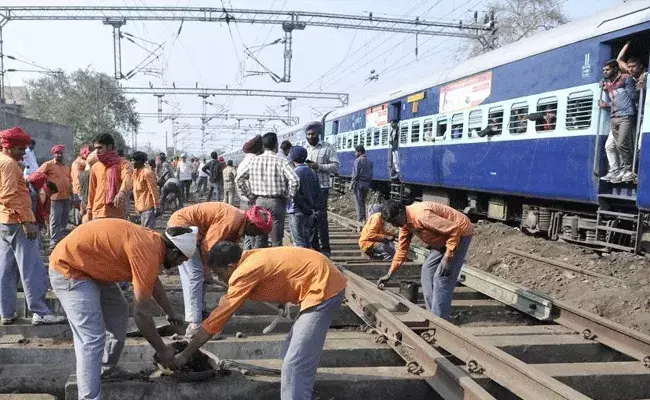 SCR Recruitment 2021: పది అర్హతతో రైల్వేలో ఉద్యోగాలు.. సికింద్రాబాద్, హైదరాబాద్ డివిజన్లలో..