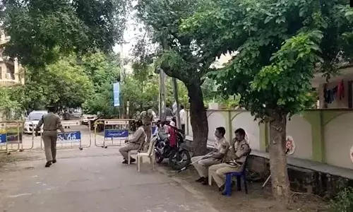 Pattabhi Ram: పట్టాభి ఇంటివద్ద పోలీసులు..