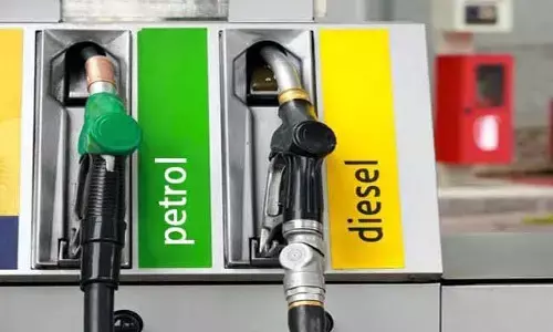 Petrol and diesel prices : బాదుడే బాదుడు.. మళ్ళీ పెరిగిన పెట్రోల్, డీజిల్ ధరలు.. !