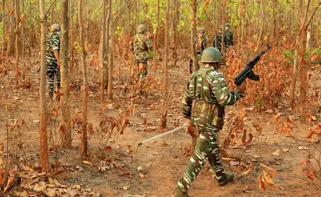 Chhattisgarh Encounter: ఛత్తీస్గఢ్ - తెలంగాణ సరిహద్దుల్లో కాల్పుల మోత.. Chhattisgarh Encounter: ఛత్తీస్గఢ్ - తెలంగాణ సరిహద్దుల్లో కాల్పుల మోత..