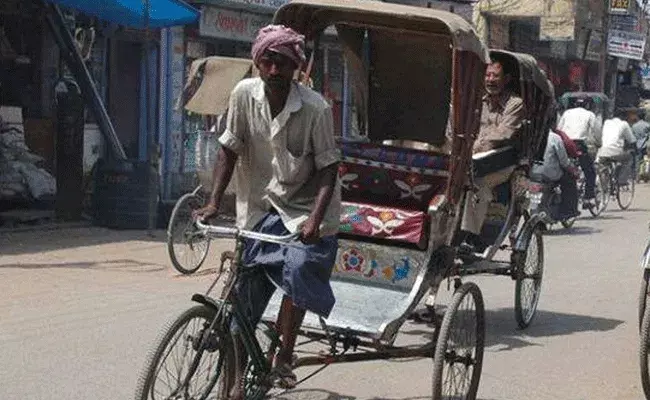 Rickshaw Puller: రిక్షాపుల్లర్కు రూ.3 కోట్లకు పైగా పన్ను.. ఐటీ శాఖ నోటీసులు.. Rickshaw Puller: రిక్షాపుల్లర్కు రూ.3 కోట్లకు పైగా పన్ను.. ఐటీ శాఖ నోటీసులు..