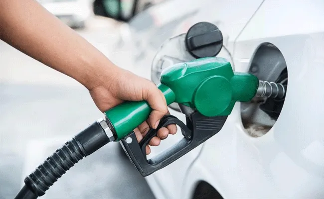 petrol: రూపాయిన్నరకే లీటర్ పెట్రోల్.. ఎక్కడో తెలుసా..