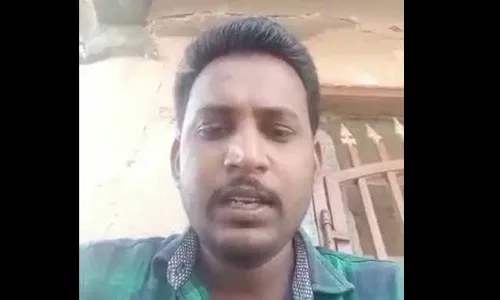 Vijayawada Suicide : పోలీసుల వేధింపులు తట్టుకోలేక ఆత్మహత్య చేసుకుంటున్నట్లు ఓ వ్యక్తి సెల్ఫీ వీడియో Vijayawada Suicide : పోలీసుల వేధింపులు తట్టుకోలేక ఆత్మహత్య చేసుకుంటున్నట్లు ఓ వ్యక్తి సెల్ఫీ వీడియో