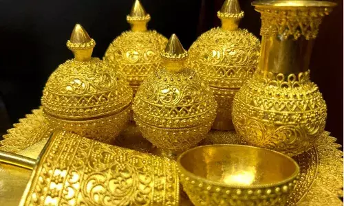 Gold and Silver Rates Today: మళ్లీ ఆకాశాన్నంటుతున్న బంగారం ధరలు.. Gold and Silver Rates Today: మళ్లీ ఆకాశాన్నంటుతున్న బంగారం ధరలు..
