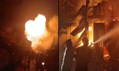 Tamil Nadu Fire Accident: బాణసంచా కేంద్రంలో భారీ అగ్నిప్రమాదం.. అయిదుగురు సజీవ దహనం Tamil Nadu Fire Accident: బాణసంచా కేంద్రంలో భారీ అగ్నిప్రమాదం.. అయిదుగురు సజీవ దహనం