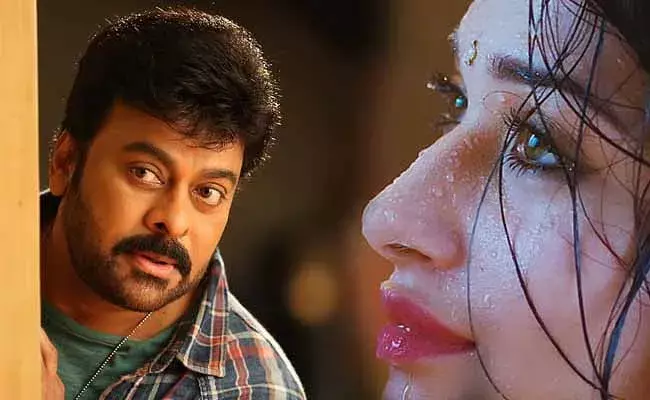 Tamannaah Bhatia: చిరంజీవికి హ్యాండ్ ఇచ్చిన తమన్నా..!