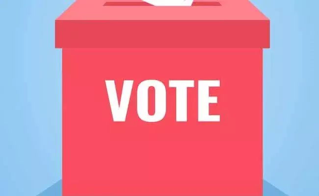 Huzurabad By Election :  హుజురాబాద్ లో ఓటర్లు ఎంతమంది.. ఎవరివైపు మొగ్గు? Huzurabad By Election :  హుజురాబాద్ లో ఓటర్లు ఎంతమంది.. ఎవరివైపు మొగ్గు?
