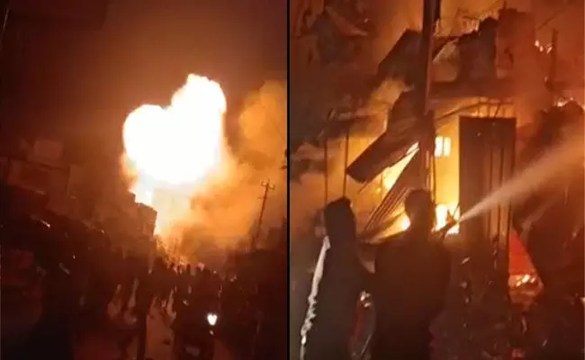 Tamil Nadu Fire Accident: బాణసంచా కేంద్రంలో భారీ అగ్నిప్రమాదం.. అయిదుగురు సజీవ దహనం Tamil Nadu Fire Accident: బాణసంచా కేంద్రంలో భారీ అగ్నిప్రమాదం.. అయిదుగురు సజీవ దహనం