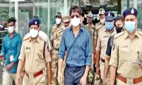 Nagarjuna :  సీఎం వైఎస్ జగన్ను కలిసిన నాగార్జున..! Nagarjuna :  సీఎం వైఎస్ జగన్ను కలిసిన నాగార్జున..!