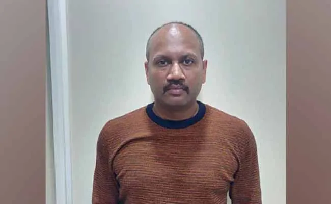 Kiran Gosavi : పోలీసుల అదుపులో  డ్రగ్స్ కేసు సాక్షి  కిరణ్ గోసావి..! Kiran Gosavi : పోలీసుల అదుపులో  డ్రగ్స్ కేసు సాక్షి  కిరణ్ గోసావి..!