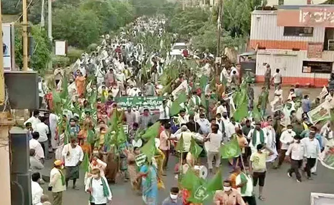 Amaravati: న్యాయస్థానం నుంచి దేవస్థానం వరకు.. 684 రోజులుగా.. వివిధ రూపాల్లో.. Amaravati: న్యాయస్థానం నుంచి దేవస్థానం వరకు.. 684 రోజులుగా.. వివిధ రూపాల్లో..