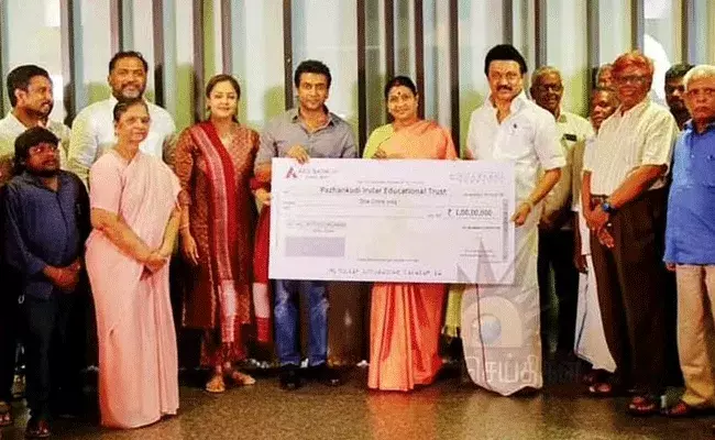 Suriya-Jyotika: గొప్ప మనసు చాటుకున్న సూర్య.. ఎడ్యుకేషన్ ట్రస్టుకు భారీ విరాళం.. Suriya-Jyotika: గొప్ప మనసు చాటుకున్న సూర్య.. ఎడ్యుకేషన్ ట్రస్టుకు భారీ విరాళం..