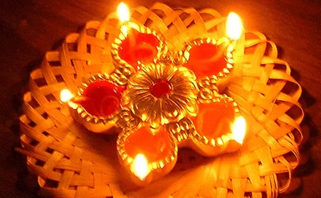 Deepavali Special: దీపావళి ప్రాశస్త్యం.. ఆ రోజు లక్ష్మీ దేవిని పూజిస్తే.. Deepavali Special: దీపావళి ప్రాశస్త్యం.. ఆ రోజు లక్ష్మీ దేవిని పూజిస్తే..