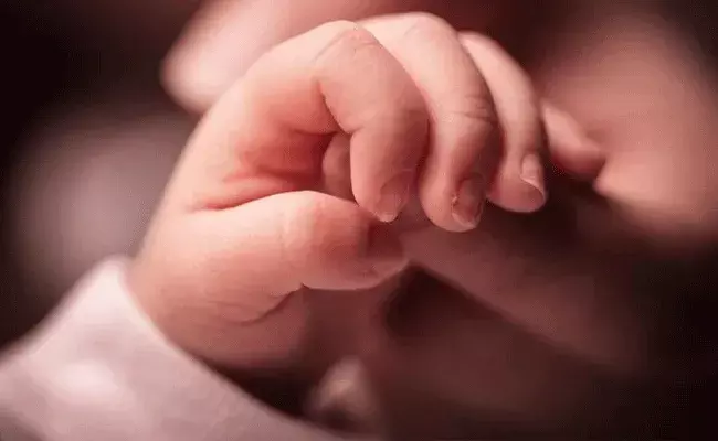 Maharastra: కన్నతండ్రి క్రూరత్వం.. మూడోసారి కూడా ఆడపిల్ల పుట్టిందని.. Maharastra: కన్నతండ్రి క్రూరత్వం.. మూడోసారి కూడా ఆడపిల్ల పుట్టిందని..