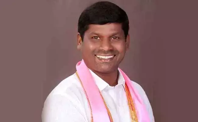 Guvvala Balaraju : గువ్వల బాలరాజుకు తలనొప్పిగా మారిన ఈటల గెలుపు.. రాజీనామా చేయాలంటూ డిమాండ్లు..! Guvvala Balaraju : గువ్వల బాలరాజుకు తలనొప్పిగా మారిన ఈటల గెలుపు.. రాజీనామా చేయాలంటూ డిమాండ్లు..!