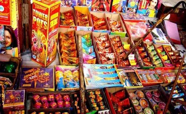 Diwali Crackers  : ఆకాశాన్నంటిన టపాసుల ధరలు.. 40శాతం పెరిగిన ధరలు..!