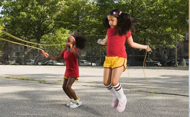 3000 skips: ఎత్తు పెరగాలంటే చెయ్యాల్సిందే.. అమ్మ పనిష్మెంట్.. దాంతో చిన్నారి పరిస్థితి.. 3000 skips: ఎత్తు పెరగాలంటే చెయ్యాల్సిందే.. అమ్మ పనిష్మెంట్.. దాంతో చిన్నారి పరిస్థితి..