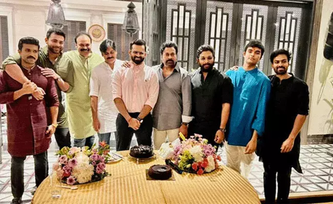 Samantha: మెగా కాంపౌండ్లో దీపావళి సంబరాలు.. స్పెషల్ గెస్ట్గా సమంత.. Samantha: మెగా కాంపౌండ్లో దీపావళి సంబరాలు.. స్పెషల్ గెస్ట్గా సమంత..