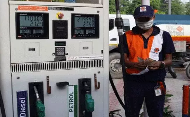 Fuel price: పెట్రోల్, డీజిల్‌పై వ్యాట్‌ని తగ్గించిన 22 రాష్ట్రాలు..