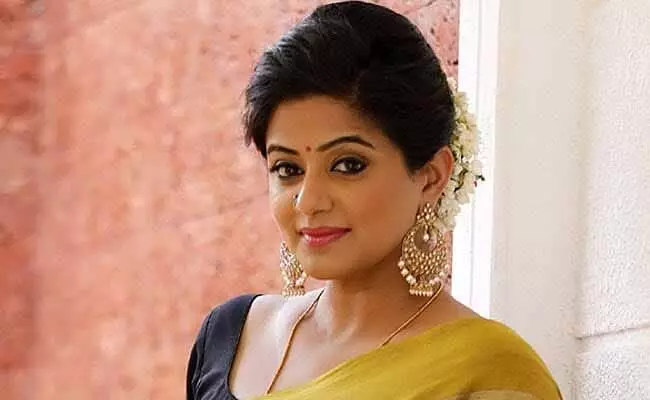 Priyamani : విడాకుల పై క్లారిటీ ఇచ్చేసింది..! Priyamani : విడాకుల పై క్లారిటీ ఇచ్చేసింది..!