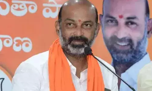 పెట్రోల్‌పై 24 రాష్ట్రాలు వ్యాట్‌ తగ్గిస్తే.. తెలంగాణ ఎందుకు తగ్గించలేదు: బండి సంజయ్