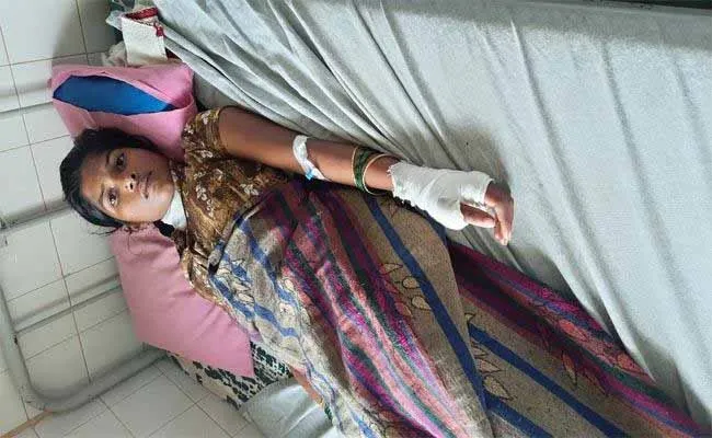 Karnataka Crime :  ప్రియుడికి కాబోయే భార్యపై ప్రియురాలి దాడి..! Karnataka Crime :  ప్రియుడికి కాబోయే భార్యపై ప్రియురాలి దాడి..!