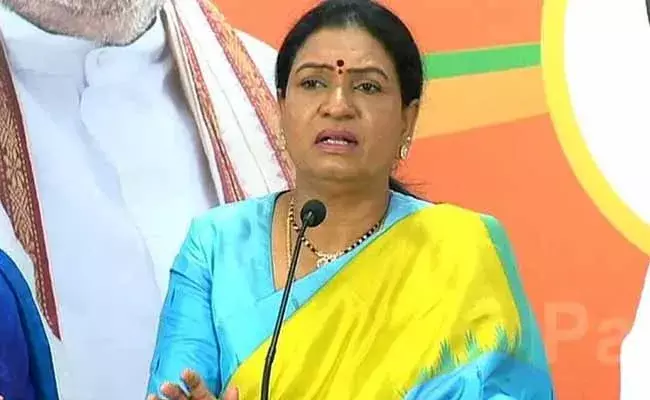 Dk Aruna : కేసీఆర్ కు హుజురాబాద్ ఉప ఎన్నిక సెగ బాగా తగిలింది..! Dk Aruna : కేసీఆర్ కు హుజురాబాద్ ఉప ఎన్నిక సెగ బాగా తగిలింది..!