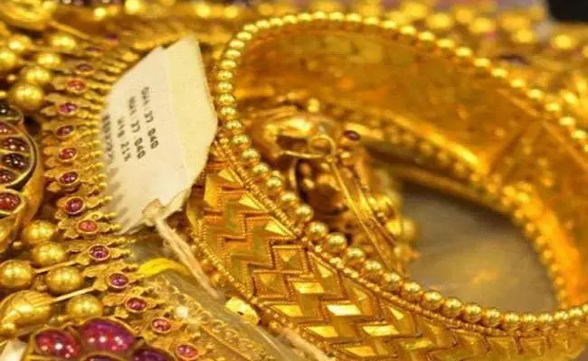 Gold and Silver Rates Today: బంగారం కొనాలనుకుంటున్నారా..? అయితే మీకు శుభవార్త.. Gold and Silver Rates Today: బంగారం కొనాలనుకుంటున్నారా..? అయితే మీకు శుభవార్త..