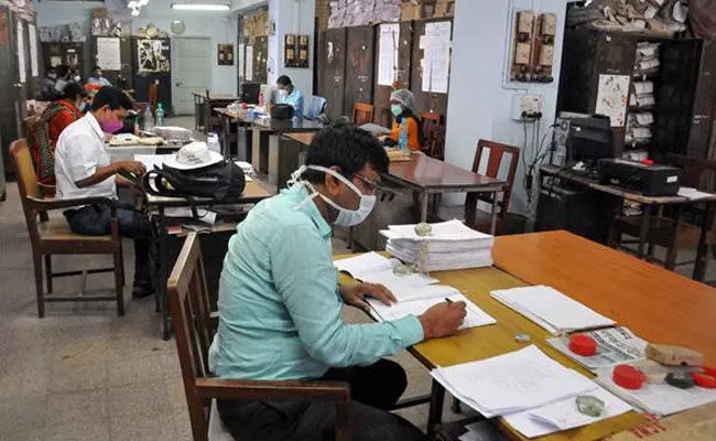 Central Government Employees: ఇవాల్టి నుంచి కేంద్ర ప్రభుత్వ ఉద్యోగులకు ఈ సౌకర్యాలు కట్! Central Government Employees: ఇవాల్టి నుంచి కేంద్ర ప్రభుత్వ ఉద్యోగులకు ఈ సౌకర్యాలు కట్!