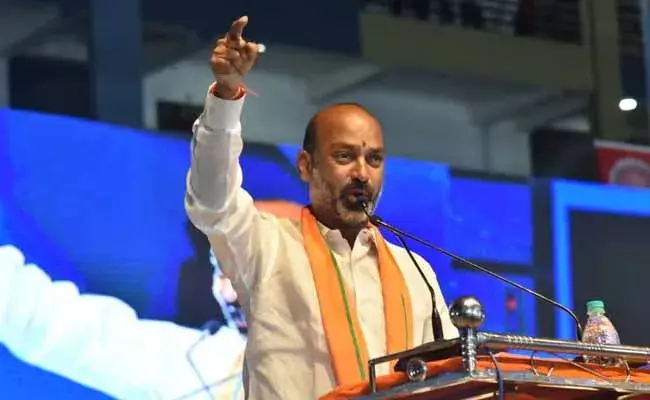 Bandi sanjay : దళితుడ్ని సీఎం చేయకపోవడానికి కారణాలేంటి..! Bandi sanjay : దళితుడ్ని సీఎం చేయకపోవడానికి కారణాలేంటి..!