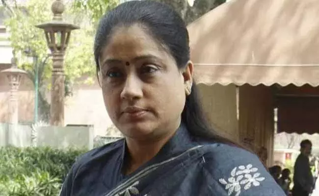 Vijayashanti : కేసీఆర్ దళితుల్ని మోసం చేస్తున్నారు..! Vijayashanti : కేసీఆర్ దళితుల్ని మోసం చేస్తున్నారు..!