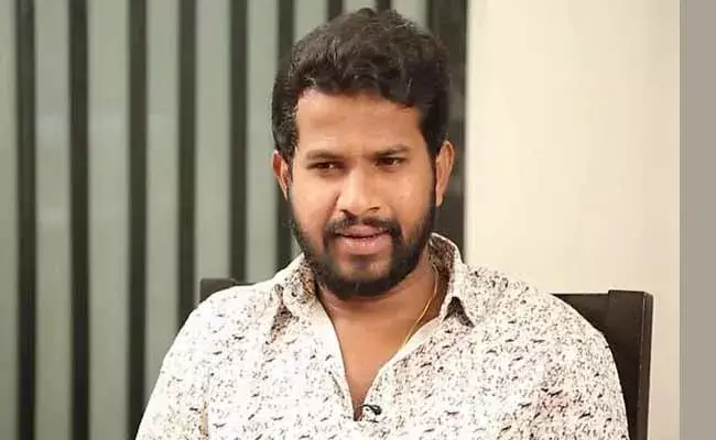 Hyper Aadi : హైపర్ ఆది పై దాడి.. స్పందించిన కమెడియన్..! Hyper Aadi : హైపర్ ఆది పై దాడి.. స్పందించిన కమెడియన్..!