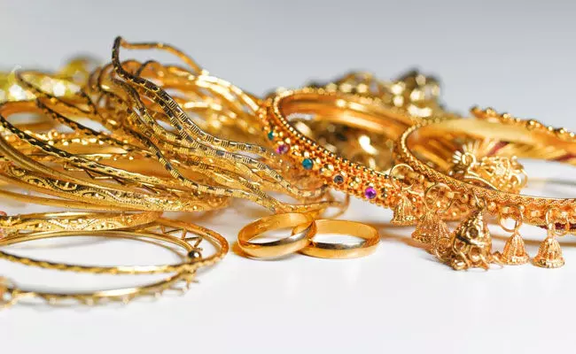 Gold and Silver Rates Today: గుడ్ న్యూస్.. చాలారోజుల తర్వాత బంగారం ధర తగ్గుముఖం.. Gold and Silver Rates Today: గుడ్ న్యూస్.. చాలారోజుల తర్వాత బంగారం ధర తగ్గుముఖం..